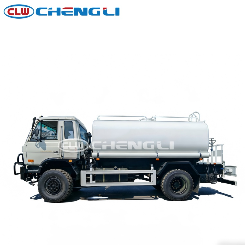 4x4 8,000 L potable water tanker - vehicle photograph 1